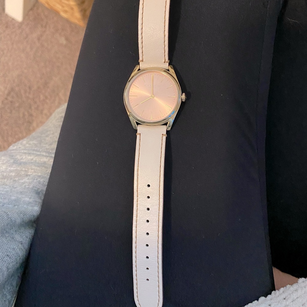 Authentic Coach watch. Rose gold colored face. Like new - Picture 1 of 4